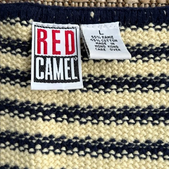 Vintage retro Early 1990’s Red Camel Cardigan Sweater, Size large - Picture 4 of 7